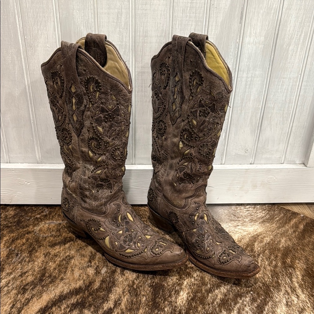 Corral Brown Heeled Boots with Distressed Leather